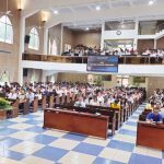 Quang cảnh bên trong nhà thờ
