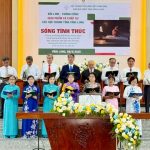 6. Giáo phẩm, chấp sự khu vực Trà Vinh tôn vinh Chúa