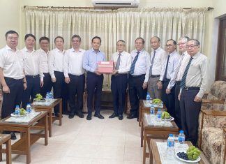 Bí thư Thành ủy Tp. HCM đến thăm Thường trực Tổng Liên Hội HTTLVN