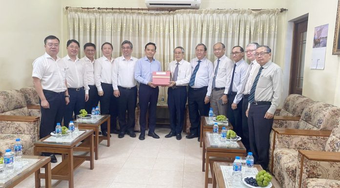 Bí thư Thành ủy Tp. HCM đến thăm Thường trực Tổng Liên Hội HTTLVN