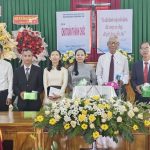 Hội Thánh Phú Lý tặng quà tri ân các Cựu Quản nhiệm