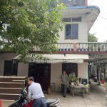 Ngôi nhà trên đất mới cần sửa chữa để làm nhà thờ