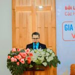 Mục sư Nguyễn Tường Lanh, Quản nhiệm Chi Hội Pleiku, cầu nguyện khai lễ