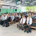 Quan cảnh nên trong phong nhóm nơi diễn ra chương trình