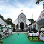 Quang cảnh buổi lễ bên ngoài Nhà Thờ