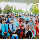 Quang cảnh chương trình bên ngoài nhà thờ