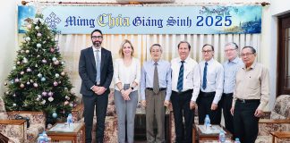 Tổng Lãnh sự quán Hoa Kỳ Thăm và Chúc mừng Giáng sinh Tổng Liên Hội