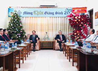 Chính quyền Thăm và Chúc mừng Giáng sinh HTTLVN