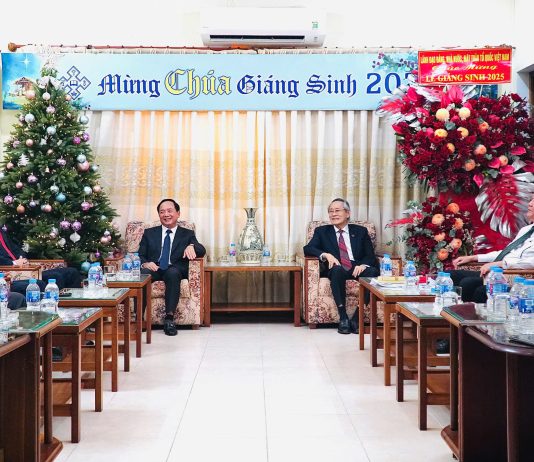 Chính quyền Thăm và Chúc mừng Giáng sinh HTTLVN