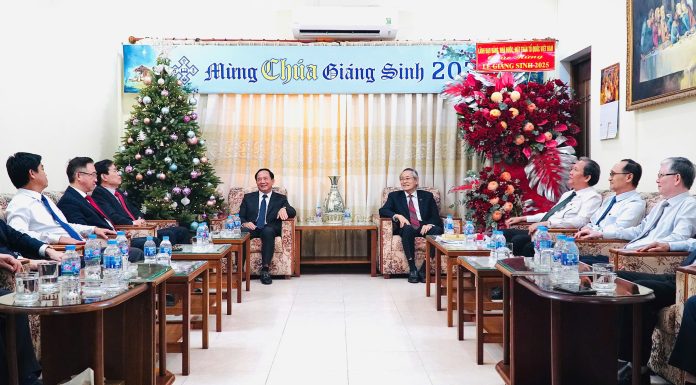 Chính quyền Thăm và Chúc mừng Giáng sinh HTTLVN