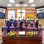 5-1 Ban Cao niên Hội Thánh Quới Sơn tôn vinh Chúa bài hát Vững Bước Theo Ngài