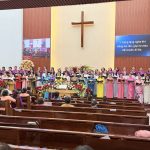 Ban hát 3 gồm các HT Tân Thạch, Mỏ Cày, Sơn Hòa, Phước Long ngợi khen Chúa TC.849 ‘Triều Thiên Vinh Hiển’