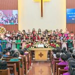 Ban hát 5 gồm các HT Tiên Thủy, Tam hiệp, Cồn cát, Chợ lách, Phú Phụng ngợi Khen Chúa TC.846 ‘Nhà Tôi Đó Bên Kia Sông’