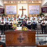 8- Thành viên Ban Chấp sự & Ban Điều hành tôn vinh Chúa thánh ca 312 Con Trời Xông Ra Chiến Đấu