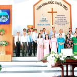 Đại diện các Hội Thánh chúc mừng