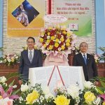 Hội Thánh Trảng Bom tặng Hoa chúc mừng Hội đồng
