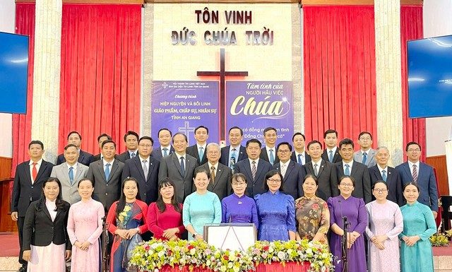 An Giang: Hiệp nguyện Giáo phẩm, Chấp sự, Nhân sự