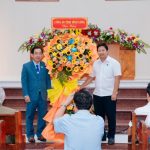 1 – 7 -Công An Tỉnh Vĩnh Long tặng hoa chúc mừng