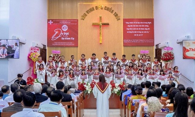 Vĩnh Long: Lễ Cảm tạ Chúa 100 năm Thành lập Hội Thánh Tin Lành Bình Đại