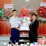 Chính quyền chúc mừng (3)