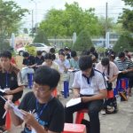 11.Bên hiên nhà thờ