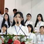 10. Khoá sinh thủ khoa, Phan Lê Thiên Ngân, HT Hoà Ninh phát biểu cảm tưởng