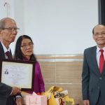16.Trao chứng nhận hưu trí cho MsTs Trần Can