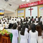 5. MS Lê Hoàng Phúc – Uỷ Viên TLH kêu gọi và cầu nguyện cho các khoá sinh dâng mình cho Chúa 2