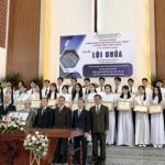 6. Phát chứng chỉ cho khoá sinh tốt nghiệp