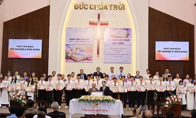 Tây Ninh: Bế giảng Thánh Kinh Căn Bản 2026 Trung tâm Long An