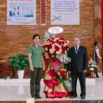Đại Diện Công An Xã Đức An Chúc Mừng