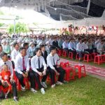 Quan Cảnh Bên Ngoài Nhà Thờ