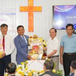 chính quyền địa phương chúc mừng